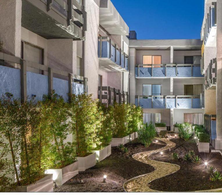 Hollywood Studio With Pool And Balcony Apartamento