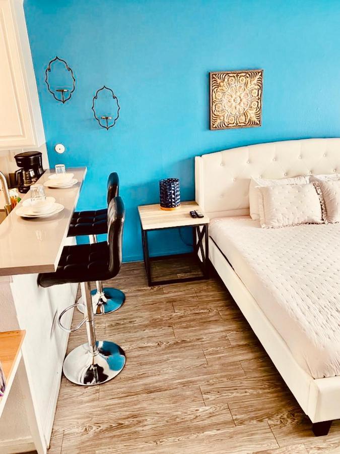 Hollywood Studio With Pool And Balcony Apartamento *